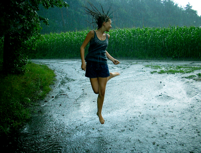 woman-dancing-in-rain