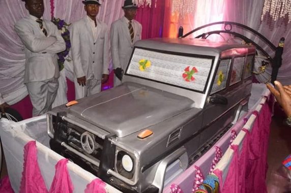This G-wagon coffin in Anambra.